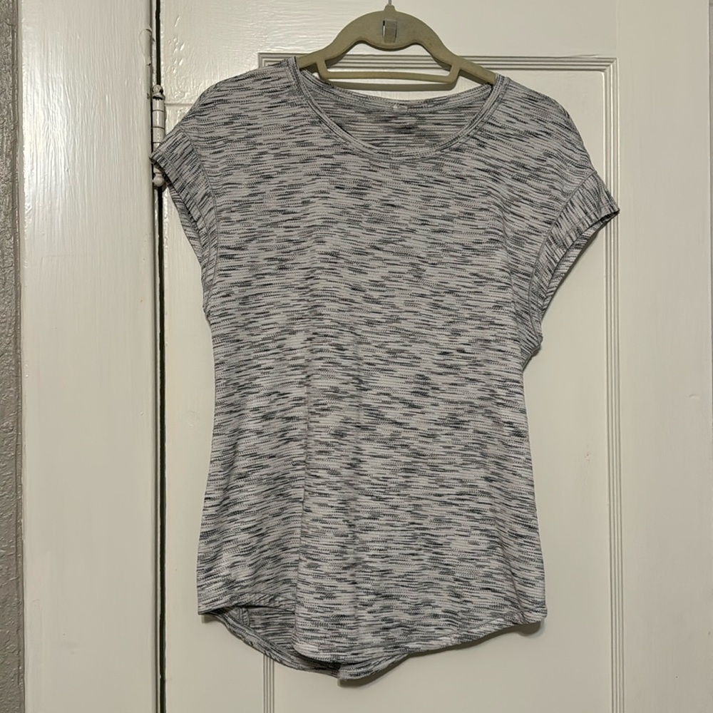 Lulu lemon t shirt